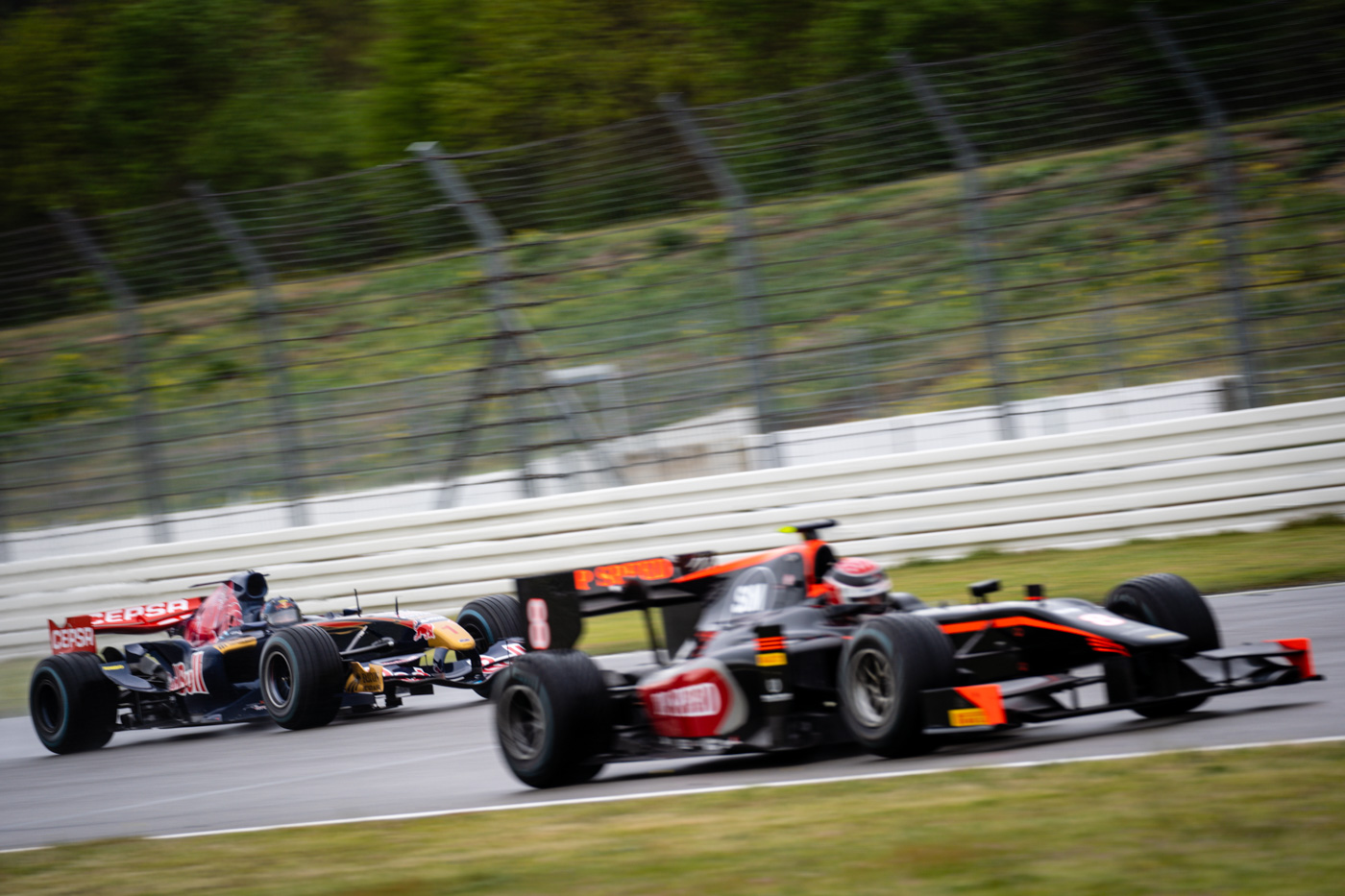 Phil Stratford in GP2-Judd, followed by Ingo Gerstl in his Toro Rosso F1